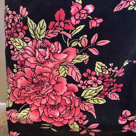 Notations Large Rose Buds Skirt - Picture 3 of 9